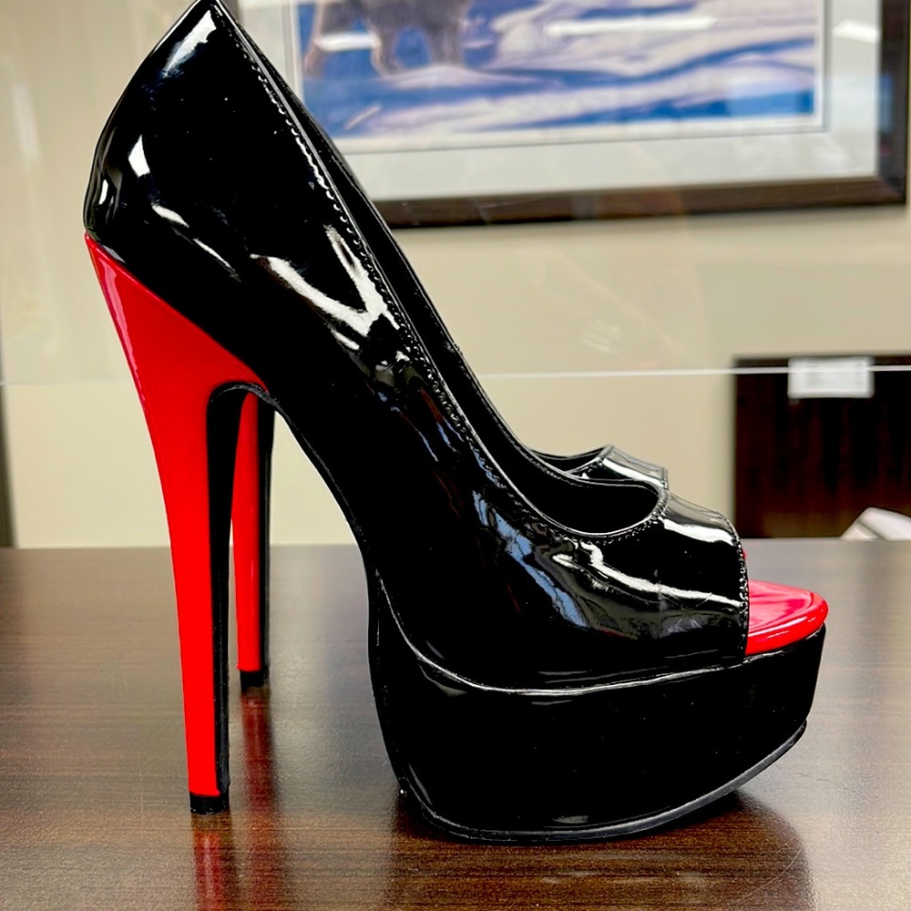 SOOOO SEXY! Ellie Peeptoe platform heel! Faux patent leather!